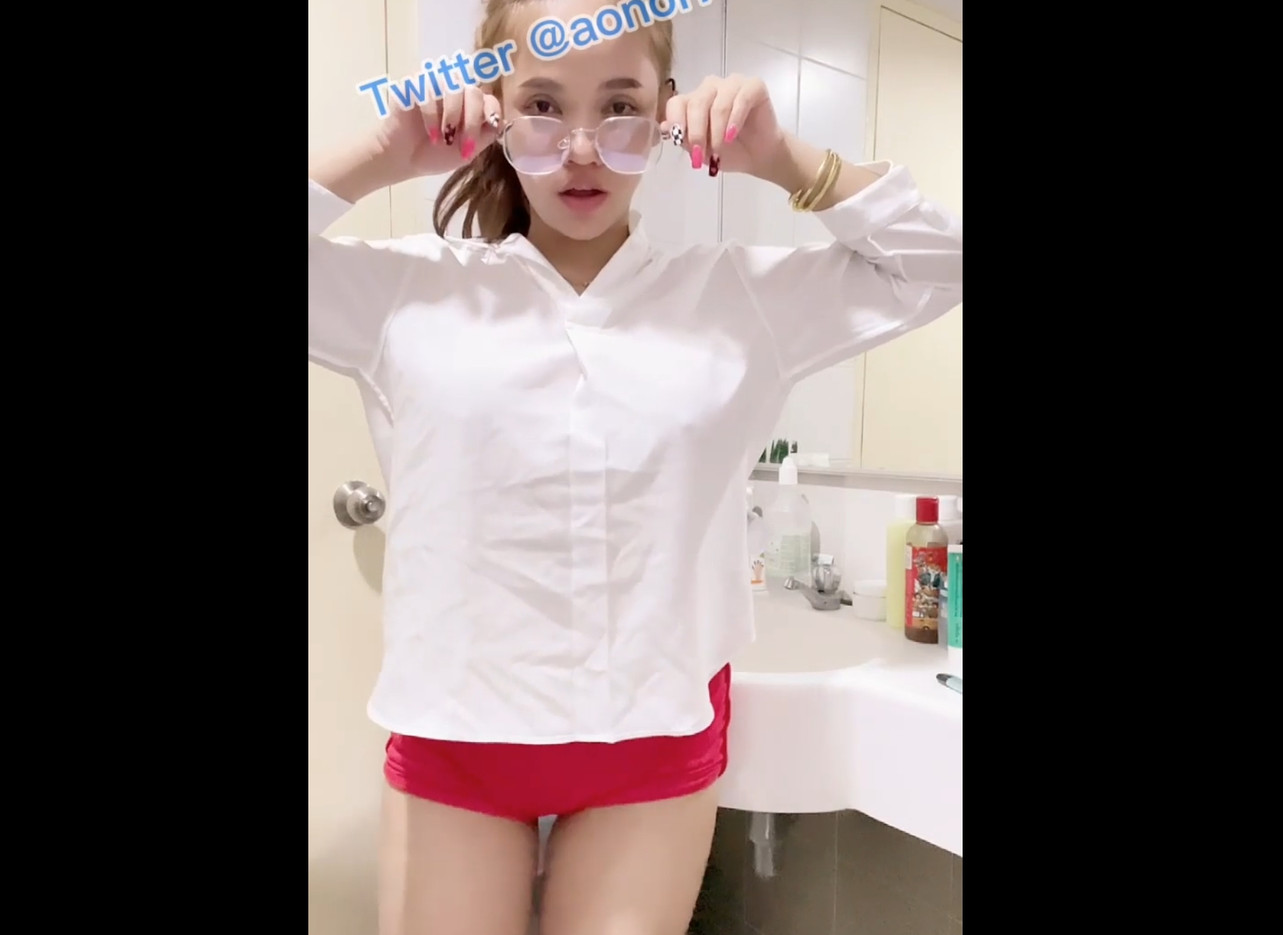 jeenzen เล่นเสียวในห้องน้ำ