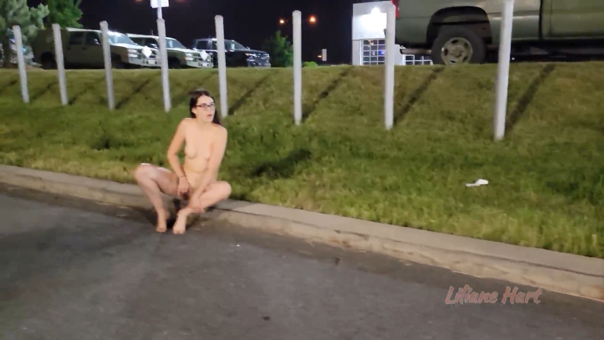 Liliane Hart Bare naked public outdoor masturbation ManyVids
